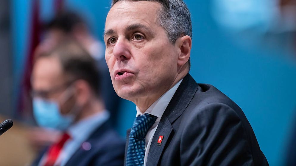 Bundesrat Ignazio Cassis sieht seine Rolle in der Corona-Pandemie vor allem darin, im Hintergrund die Kontakte mit den Nachbarländern zu koordinieren. (Archivbild)