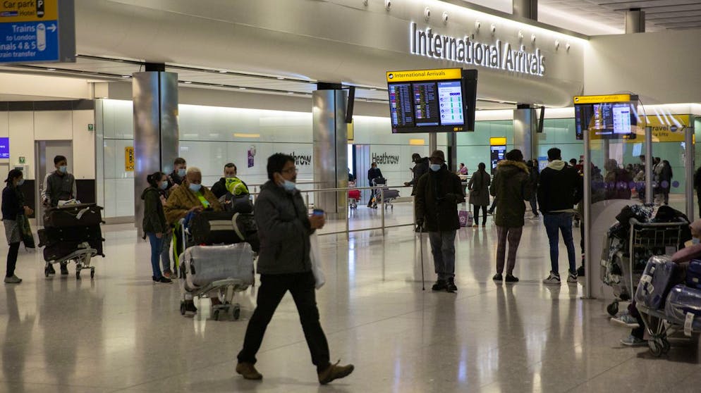 Am Londoner Flughafen Heathrow werden ab Mitte Februar Einreisende aus mehr als 30 Risikoländern abgefangen. Sie müssen für zehn Tage in ein Quarantäne-Hotel. (Archivbild)