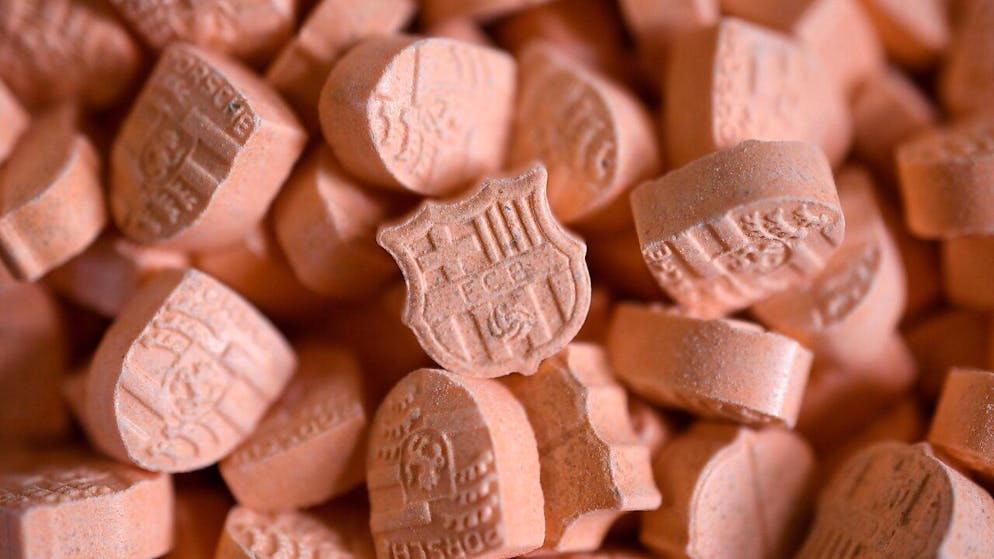In der Wohnung des Drogendealers fand die Polizei unter anderem 520 Gramm MDMA, auch bekannt als Ecstasy. (Symbolbild)