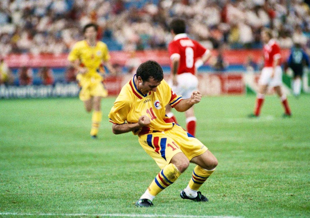 Gerorghe Hagi, la stella della Romania ai Mondiali del 1984. Dopo il crollo del comunismo Hagi vestì le maglie di Real Madrid, Barcellona e Galatasaray