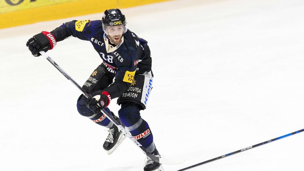 Ryan Gunderson erzielt gegen die ZSC Lions zum ersten Mal in seiner NLA-Karriere zwei Treffer in einem Spiel. Er führt die Freiburger zum Sieg im Spitzenspiel gegen die ZSC Lions