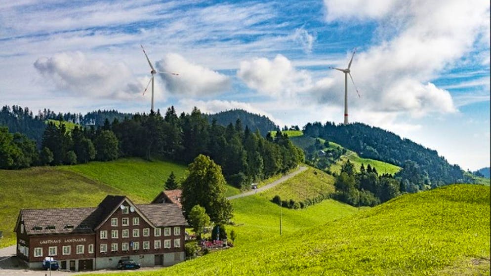 Die Appenzeller Wind AG will in Oberegg AI zwei rund 200 Meter hohe Windräder bauen (Visualisierung). Der Grosse Rat lehnt die Initiative "Pro Windenergie" ab und sprach sich für den Gegenvorschlag der Regierung aus.