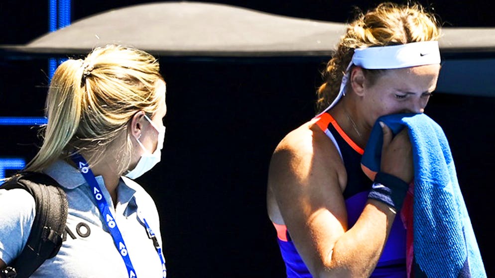 Atemprobleme bei Victoria Azarenka in ihrem Erstrundenmatch gegen Jessica Pegula.