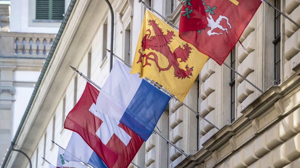 Die Flaggen haengen am Luzerner Regierungsgebaeude anlaesslich der Luzerner Regierungsratswahlen vom Sonntag, 31. Maerz 2019, im Regierungsgebaeude von Luzern. (KEYSTONE/Urs Flueeler)