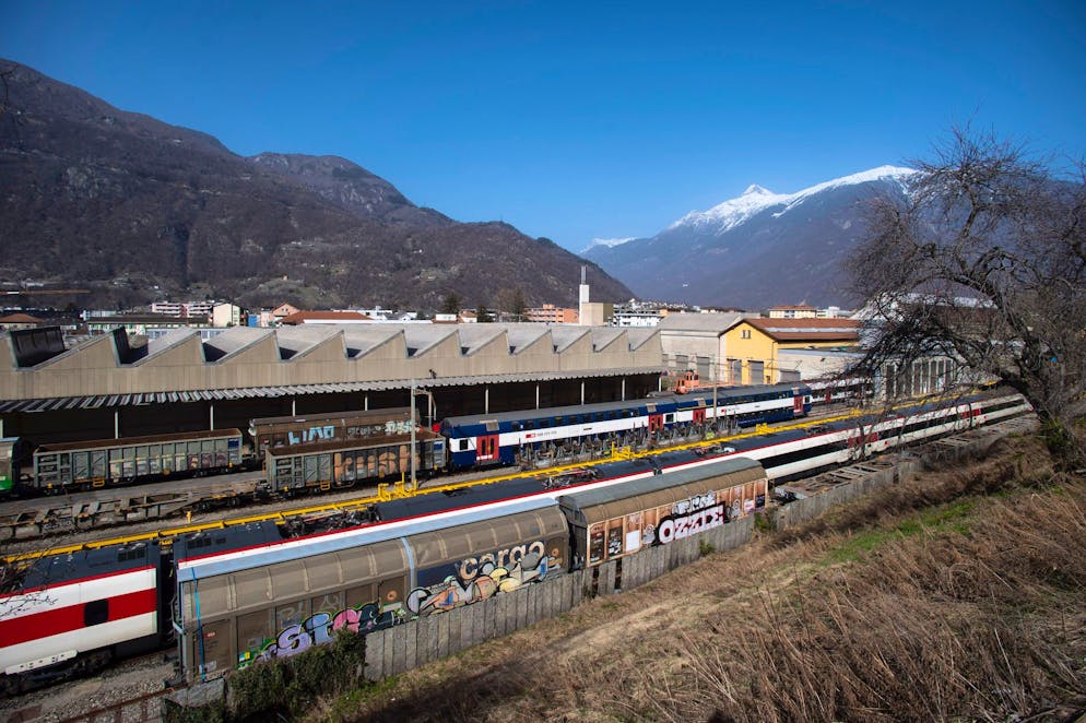 Nella foto veduta, scorcio esterni Officine FFS di Bellinzona.