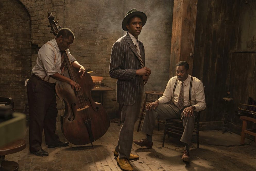 Für seine letzte Rolle in dem Musikfilm «Ma Rainey's Black Bottom» wurde Chadwick Boseman zum besten Hauptdarsteller in einem Drama gekürt. Darin spielt er einen hitzköpfigen Jazz-Trompeter in den 1920er-Jahren in Chicago.