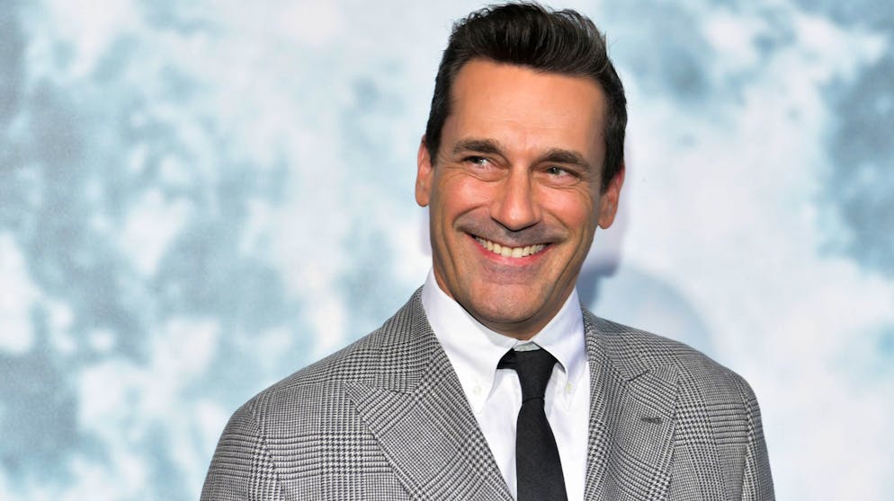 LOS ANGELES, CALIFORNIA - SEPTEMBER 25: Jon Hamm attends the premiere of FOX's