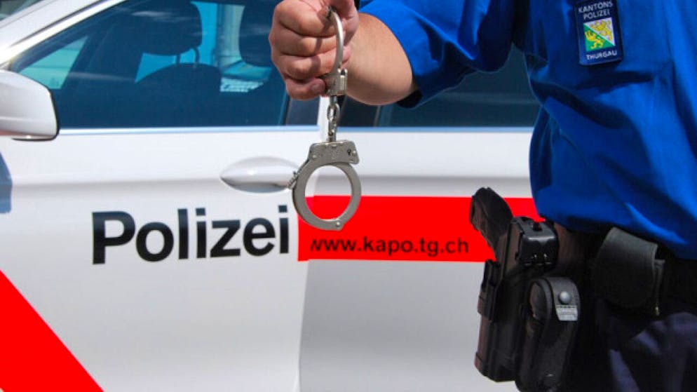 Die Thurgauer Kantonspolizei hat zwei Jugendliche verhaftet, die in Arbon einen Tankstellenshop überfallen haben sollen (Symbolbild).