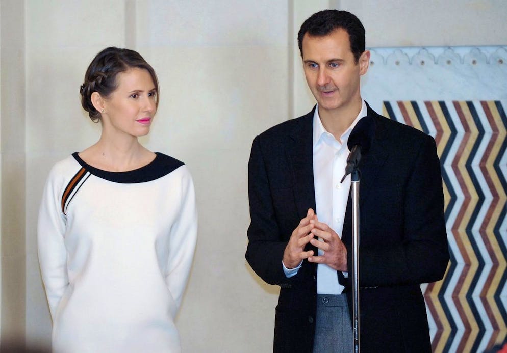 epa05224302 A handout picture made available on 21 March 2016 by the Syrian Arab News Agency (SANA) shows Syrian President Bashar al-Assad (R) and his wife Asma al-Assad during a meeting with a number of injured army personnel and their mothers on the occasion of Mother's Day in Damascus, Syria, 18 March 2016. At least 39 people were killed and 60 wounded after unidentified fighter jets bombed the northeastern Syrian city of al-Raqqa, the main stronghold of the Islamic State, or IS, in the Arab country, the Syrian Observatory for Human Rights, or SOHR, reported 19 March 2016. EPA/SANA / HANDOUT HANDOUT EDITORIAL USE ONLY/NO SALES