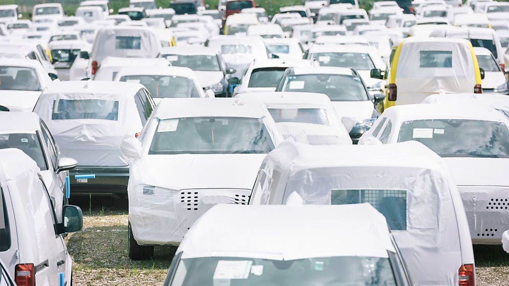 Le nuove auto stentano a trovare un compratore.