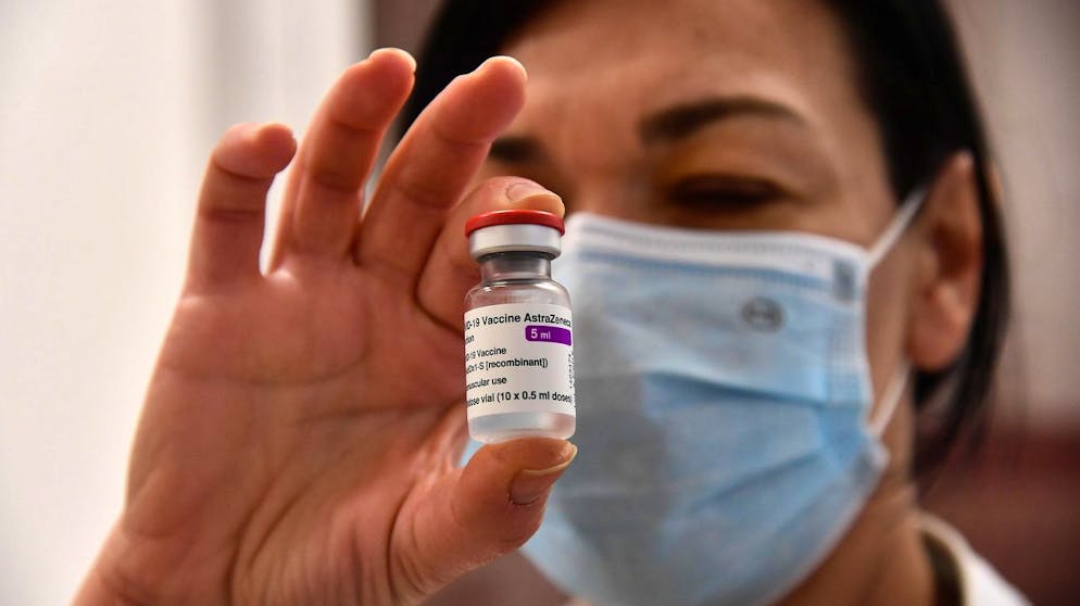 epa09001331 A health worker holds a multiple-dose vial containing the vaccine against the coronavirus disease (COVID-19) by British-Swedish multinational pharmaceutical company AstraZeneca, in Genoa, northern Italy, 10 February 2021. Some 6,300 doses of AstraZeneca's COVID-19 have arrived in the Liguria region. EPA/LUCA ZENNARO