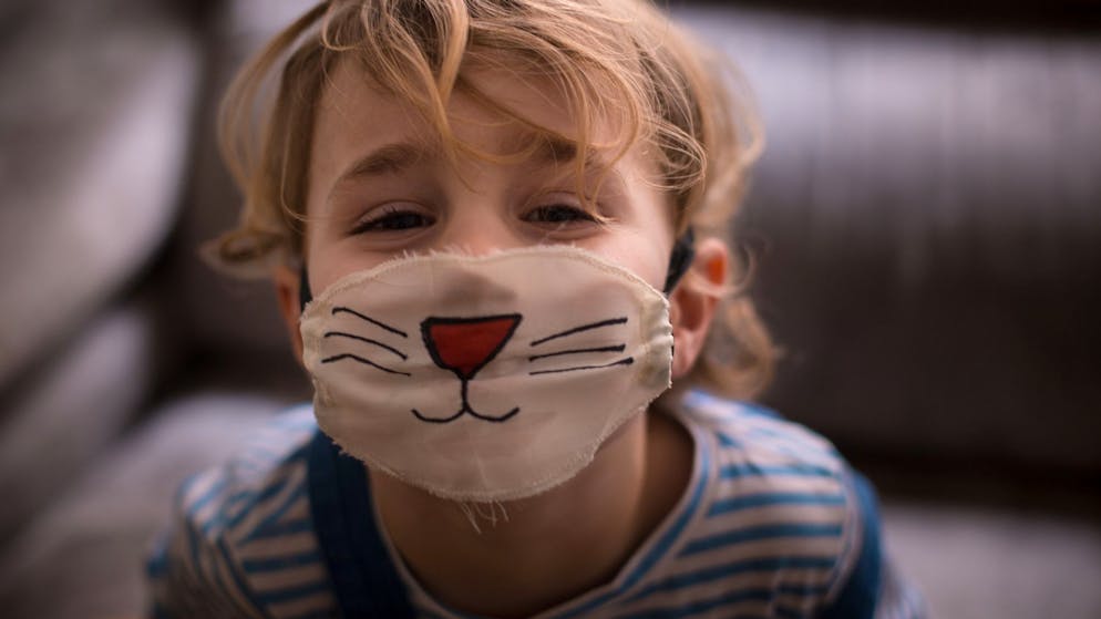 Kinderärzte und Psychologen beobachten eine Zunahme der körperlichen und seelischen Beschwerden durch die anhaltende Corona-Krise.