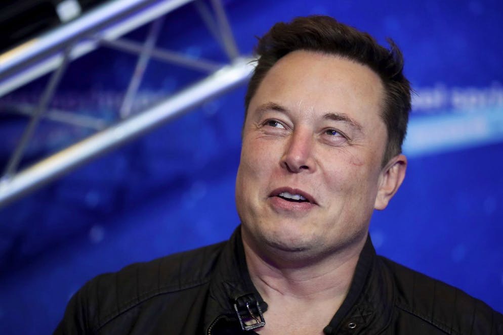 «Vous pouvez maintenant acheter une Tesla en bitcoin», a affirmé le patron du constructeur de véhicules électriques sur son compte Twitter.