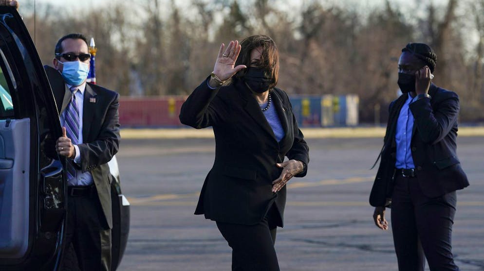 Vice President Kamala Harris waves as she walks to board Air Force Two at Tweed-New Haven Airport in New Haven, Conn., Friday, March 26, 2021. (AP Photo/Susan Walsh)