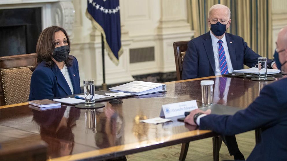 epa09094430 US Vice President Kamala Harris (L), with US President Joe Biden (R), delivers remarks during a meeting with Secretary of Health and Human Services Xavier Becerra, Secretary of Homeland Security Alejandro Mayorkas and immigration advisors in the State Dining Room of the White House in Washington, DC, USA, 24 March 2021. President Biden is facing a renewed influx of migrants at the US-Mexico border following his policy changes since taking office in January. EPA/SHAWN THEW / POOL