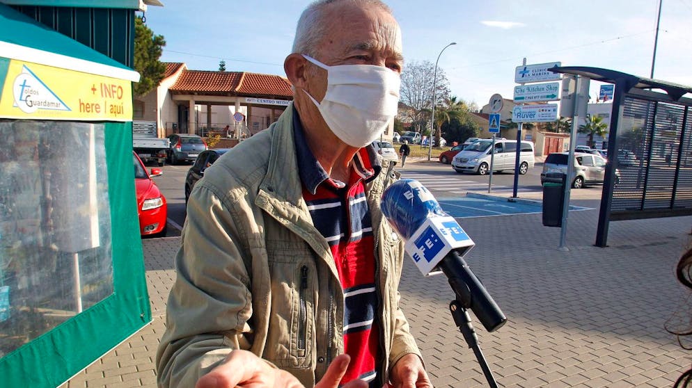 epa08974381 Milton, a British national resident in Spain for 15 years, talks to the press in San Fulgencio, Alicante, Spain, 27 January 2021 (issued 30 January 2021). San Fulgencio is a small town in Alicante region where British nationals are a 50 per cent of the local residents and little change have they noticed in their daily lives. Only the delays and shortage of British products at supermarkets have affected their lives since the UK left the EU on 01 January 2021, dubbed 'Brexit'. EPA/MORELL