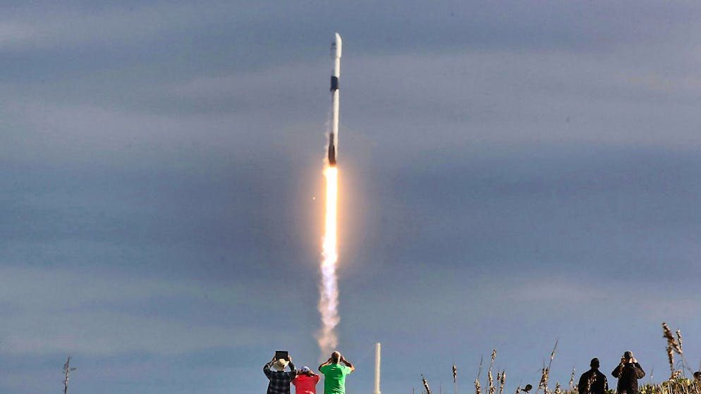 Le voyage autour de la Lune s'effectuera grâce au lanceur spatial réutilisable Falcon9 de SpaceX (archives).