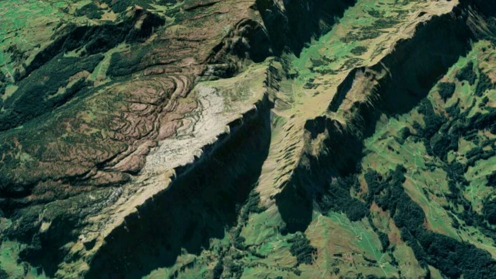 Am Bergkamm der sieben Hengste zwischen Thunersee und Emmental ist am Dienstag ein junges Paar tödlich verunglückt.