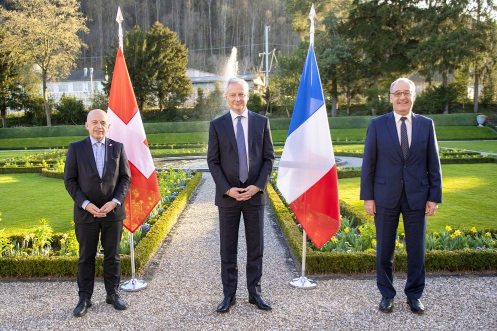 epa09108951 Swiss president Guy Parmelin(R) and federal councillor Ueli Maurer(L) welcome French economy and finance minister Bruno Le Maire(C) for a bilateral meeting in Bern, Switzerland, 31 March 2021. EPA/MARCEL BIERI
