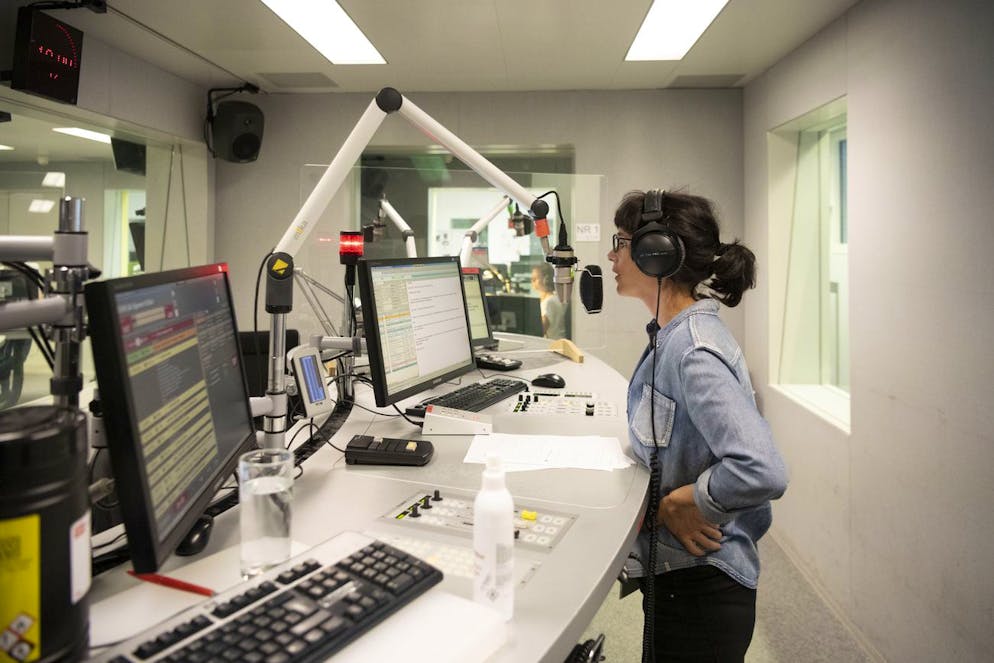Ab Dezember werden die Radionachrichten, die bisher aus dem Radiostudio Bern kommen, neu von Zürich aus gesendet.