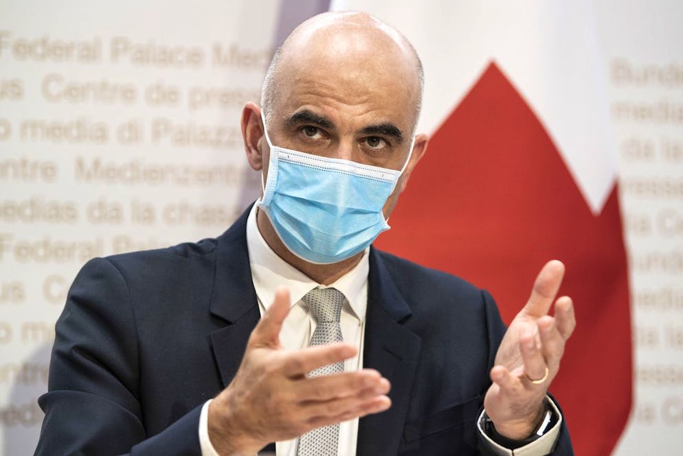 Bundesrat Alain Berset spricht an einer Medienkonferenz zur Covid Pandemie, am Donnerstag, 4. Maerz 2021, in Bern. (KEYSTONE/Peter Schneider)