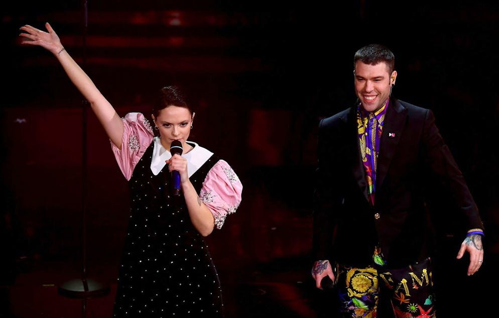 epa09052478 Italian singers Francesca Michielin (L) and Fedez perform on stage at the Ariston theater during the 71st Sanremo Italian Song Festival, in Sanremo, Italy, 04 March 2021. The festival runs from 02 to 06 March. EPA/ETTORE FERRARI