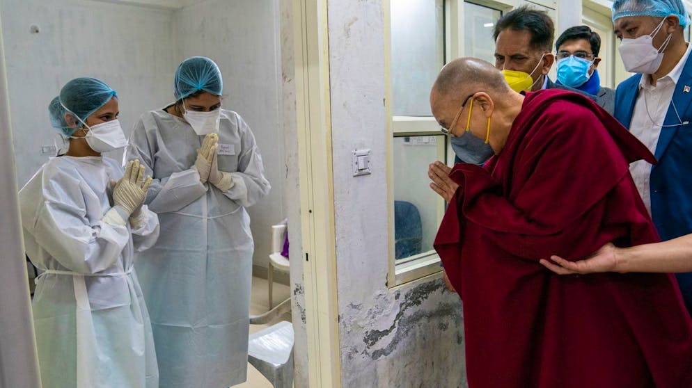 epa09055782 A handout photo made available by the Dalai Lama office shows Tibetan spiritual leader the Dalai Lama (R) greets the medical staff after receiving a COVID-19 vaccine in Dharmsala, India, 06 March 2021. Dalai Lama has received the first shot of the coronavirus vaccine and was not showing any adverse reaction to the vaccine said a medical officer. EPA/DALAI LAMA OFFICE HANDOUT HANDOUT EDITORIAL USE ONLY/NO SALES