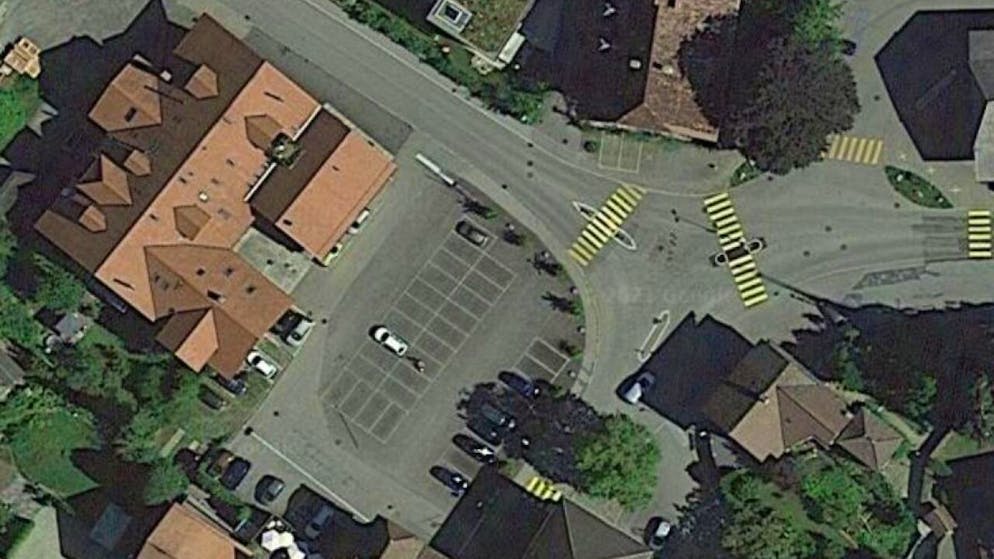 Auf dem Areal, das heute als Parkplatz genutzt wird, soll eine Überbauung realisiert werden. Langnaus Stimmberechtigte sagten knapp Ja zur Planungsvorlage "Am Bärenplatz".
