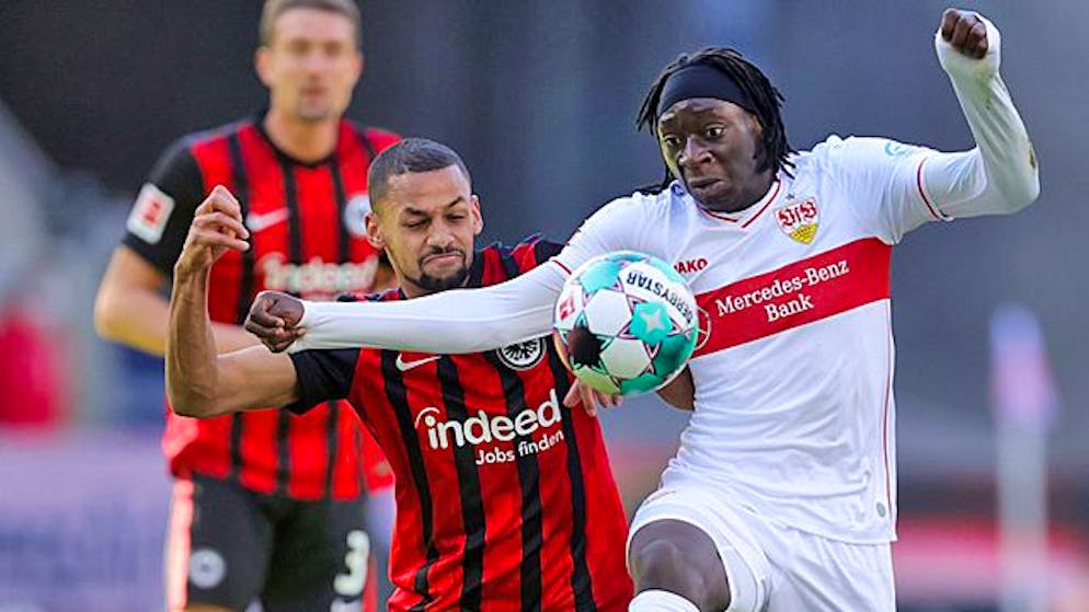 Djibril Sow (mitte) schenkt keinen Ball her.
