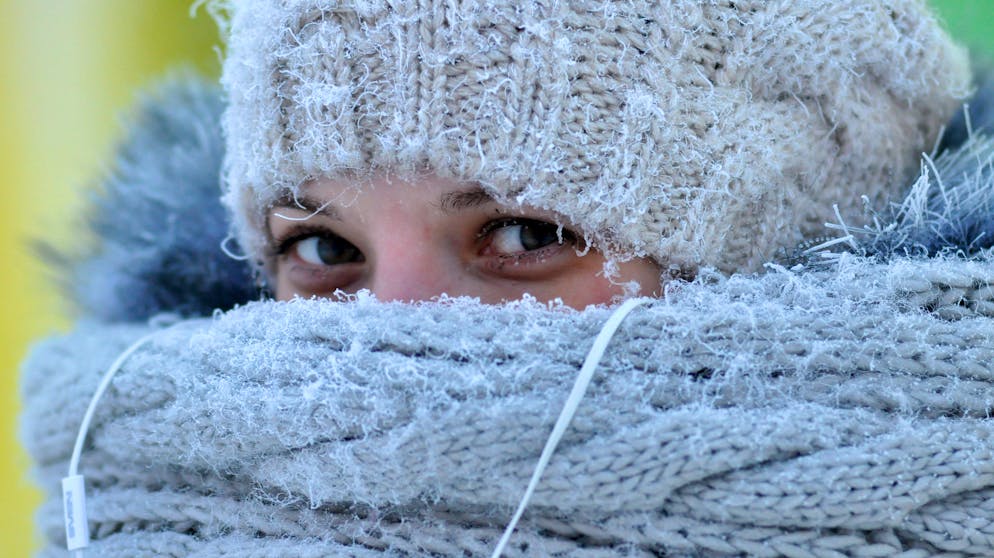 Auch das Wetter zählt als Grund für Ausnahmen vom Verhüllungsverbot – was das in der Praxis genau heisst, bleibt schleierhaft.