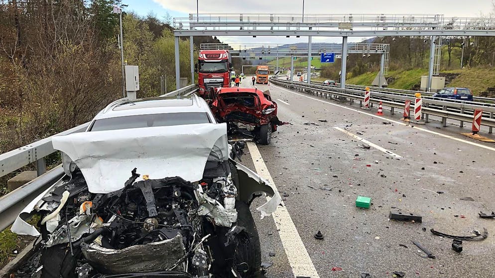 Beim schweren Unfall am 27. November 2019 in Effingen AG kamen drei Menschen ums Leben.