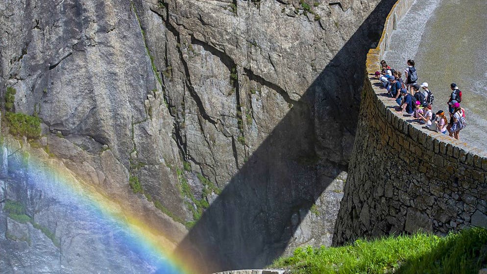 Wanderer in der Schöllenenschlucht: Die touristischen Angebote in der Gotthard-Region sollen dank Digitalisierung bekannter werden. (Archivbild)