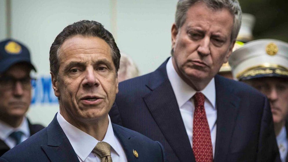 Andrew Cuomo, à gauche sur le cliché, a refusé à nouveau de démissionner, malgré de nouvelles accusations de harcèlement sexuel (archives).