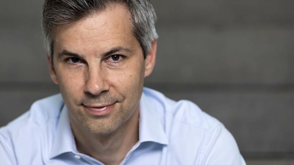 Die Erweiterung der Swiss-Covid-App zur Registrierungs-App ist laut Marcel Salathé auf Kurs. (Archivbild)