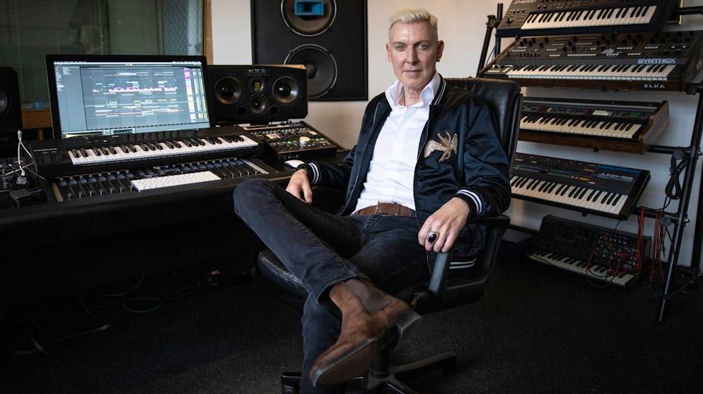 09.04.2021, Hamburg: H.P. Baxxter, Frontmann und Sänger der Band Scooter, bei einem Fototermin nach einem Interview in seinem Studio zur Vorstellung eines neuen Albums. Am 16.04.2021 bringen Scooter mit