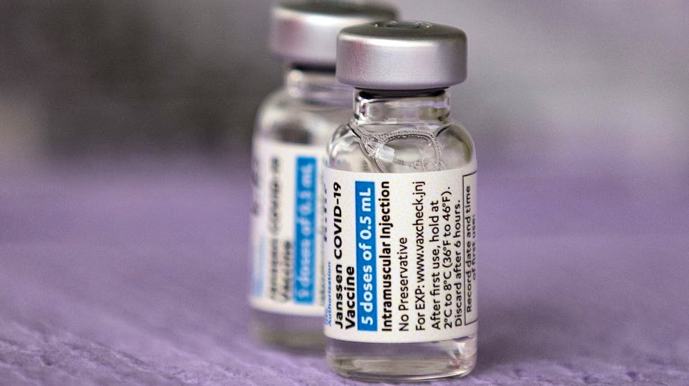 epa09097517 Vials of the Janssen (Pharmaceutical Companies of Johnson & Johnson) vaccine against Covid-19 are displayed during a vaccination operation organized by St. John's Well Child and Family Center in Los Angeles, California, USA, 25 March 2021. St. John's Well Child and Family Center, the Los Angeles County Federation of Labor and immigrant rights groups organized a press conference prior to the vaccination operation to call for immigrants, including undocumented people, to be prioritized in the COVID-19 vaccine rollout. About 400 immigrant community members will be receiving their COVID-19 vaccines throughout the day at the site. EPA/ETIENNE LAURENT