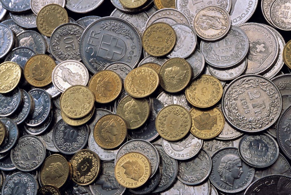 5, 10, 20 und 50 Rappenstuecke und 1, 2 und 5 Frankenstuecke auf einem Haufen, aufgenommen am 9. September 2002 in Zuerich. (KEYSTONE/Gaetan Bally)
A pile of the different kinds of Swiss coins: the 5-rappen-coin, the 10-rappen-coin, the 20-rappen-coin, the 50-rappen-coin, the 1-franc-coin, the 2-franc-coin and the 5-franc-coin, pictured in Zurich, Switzerland, on September 9, 2002. A rappen is one hundredth of a Swiss franc. (KEYSTONE/Gaetan Bally)