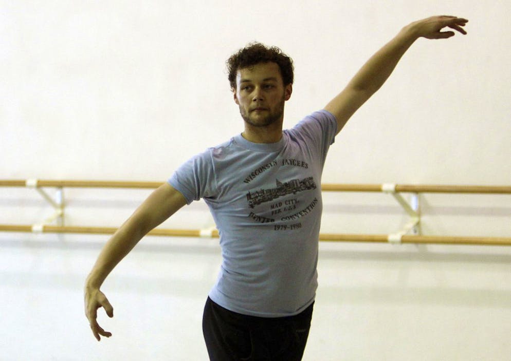 FILE - In this Tuesday, Aug. 14, 2012 file photo, Royal Ballet choreographer Liam Scarlett works with Miami City Ballet dancers in Miami Beach, Fla. Choreographer Liam Scarlett, a dance star whose career was clouded by abuse allegations, has died aged 35. ScarlettâÄ™s family said Saturday, April 17, 2021 that âÄœit is with great sadness that we announce the tragic, untimely death of our beloved Liam.âÄ (AP Photo/Lynne Sladky, file)