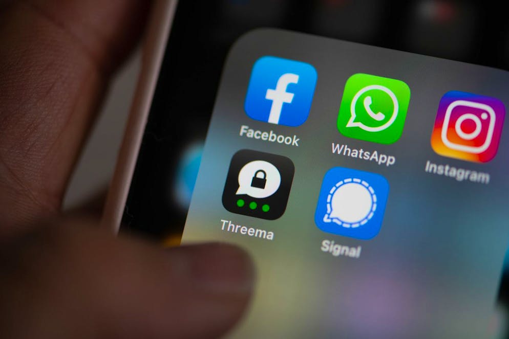 Die Instant-Messaging- und Social Media-Apps: Facebook, WhatsApp, Instagram, Threema und Signal auf einem Smartphone, fotografiert am Donnerstag, 14. Januar 2021, in Zuerich. (KEYSTONE/Christian Beutler)