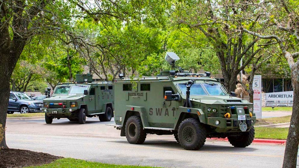 CORRECTS TO ARBORETUM NOT ABORETUM - Police, SWAT and medical personnel respond to a fatal shooting in the Arboretum area of northwest Austin on Sunday, April 18, 2021. (Brontë Wittpenn/Austin American-Statesman via AP)