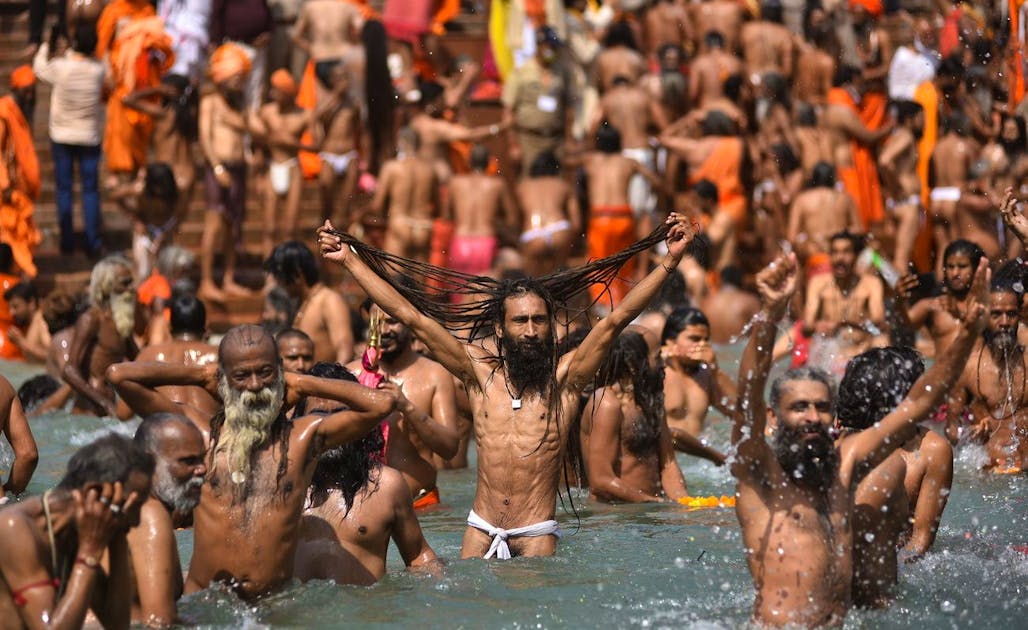 Religious festivals bring India to the edge of the abyss