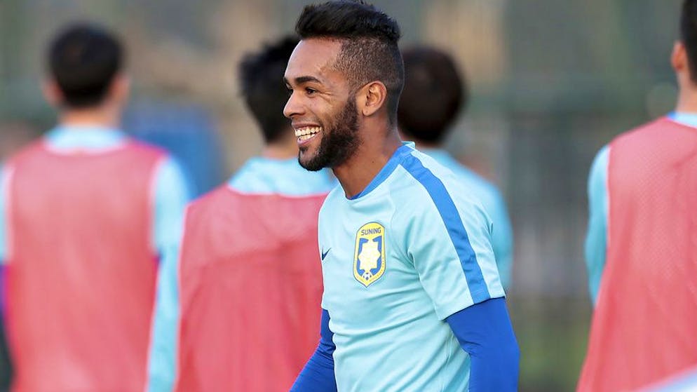 I proprietari dell'Inter vendono il bus del Jiangsu. Eder: «Se vendono il bus forse pagano ciò che devono pagare»