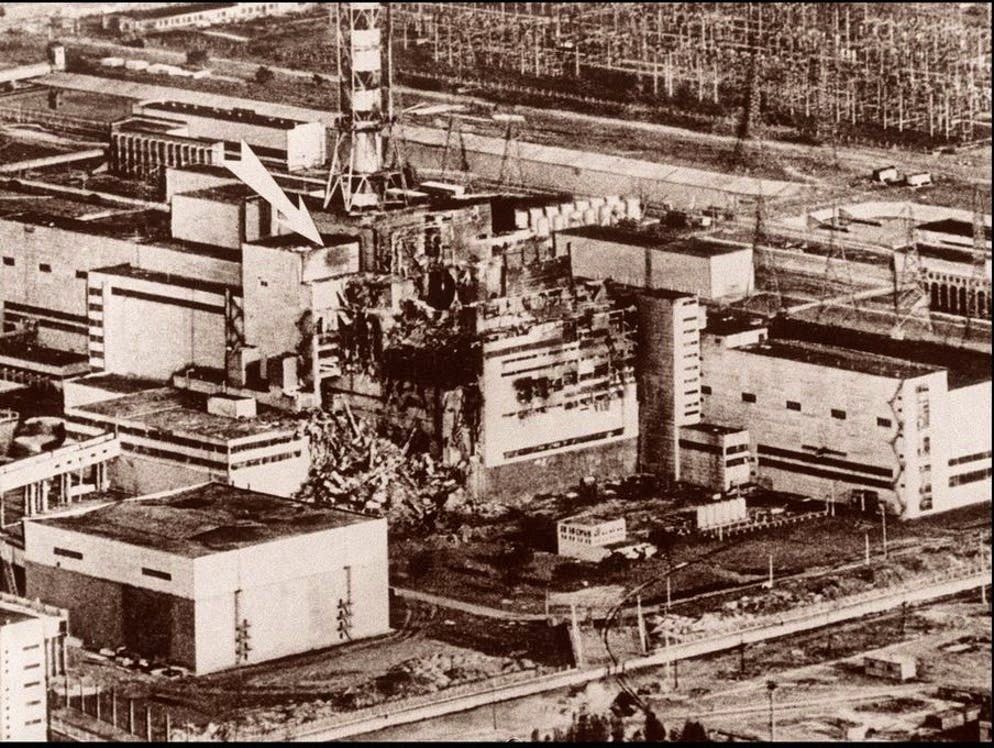 28 aprile 1986: In Polonia e Scandinavia, il livello di radioattività registrato è assolutamente enorme. Un po 'più tardi, le emissioni radioattive interesseranno in misura minore una parte della Svizzera e di altri paesi europei. L'agenzia di stampa sovietica Tass ha aspettato fino a sera per riferire che si era verificato un disastro nella centrale nucleare di Chernobyl.