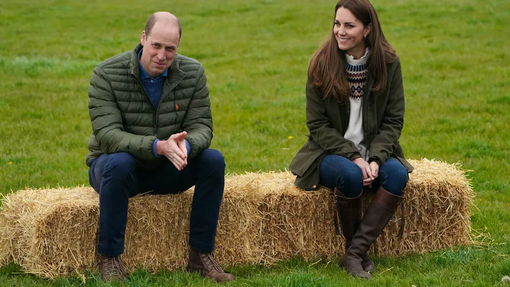 Bilder einer royalen Liebe zwischen Prinz William und Herzogin Catherine. Immer unterwegs: Kurz vor ihrem zehnten Hochzeitstag haben William und Kate die Manor Farm besucht.