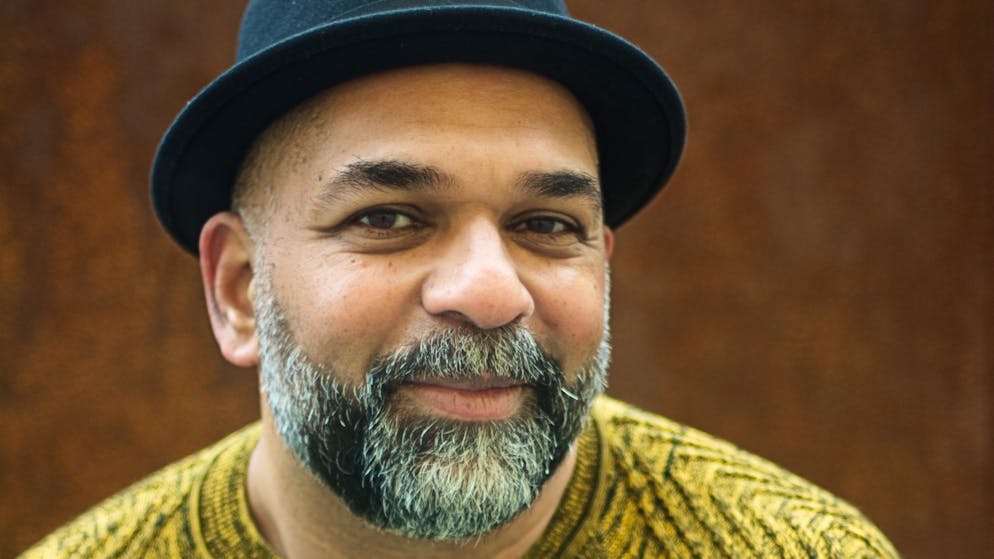 22 Sonntags-Fragen. Sunil Mann: «Gipfeli-Brösmeli kriegt man nie mehr aus der Bettwäsche»