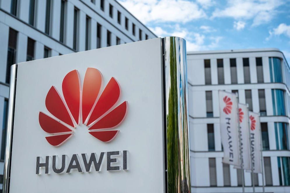 ARCHIV - 18.08.2020, Nordrhein-Westfalen, Düsseldorf: Blick auf die Huawei Deutschland Zentrale. Der chinesische Huawei-Konzern stellt sich auf noch lange andauernde US-Sanktionen ein und setzt verstärkt auf neue Geschäftsbereiche wie selbstfahrende Autos. (zu dpa «Huawei rechnet mit langen US-Sanktionen und setzt auf Autogeschäft») Foto: Marius Becker/dpa +++ dpa-Bildfunk +++ (KEYSTONE/DPA/Marius Becker)