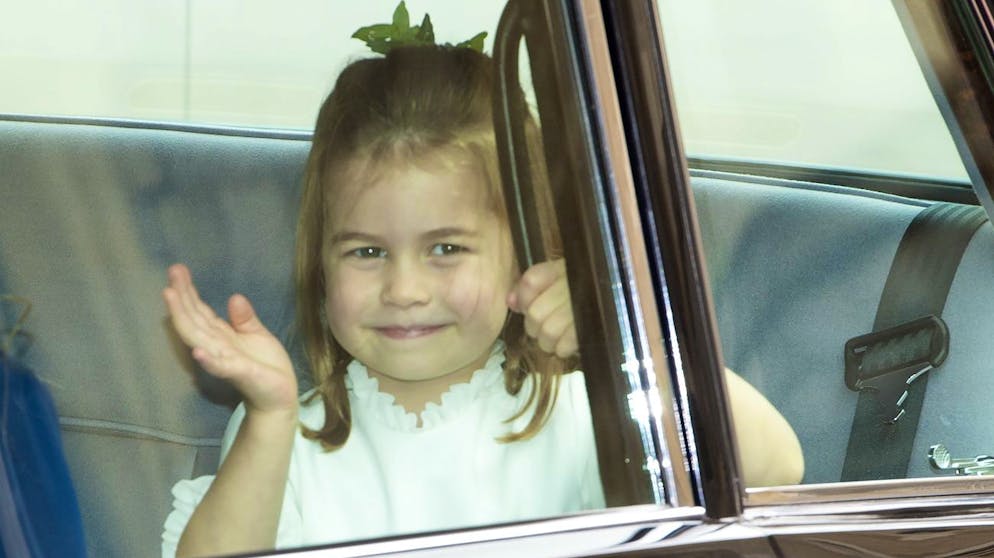 epa07087792 Princess Charlotte waves to people as she arrives for the royal wedding ceremony of Princess Eugenie of York and Jack Brooksbank at St George's Chapel at Windsor Castle, in Windsor, Britain, 12 October 2018. EPA/FACUNDO ARRIZABALAGA