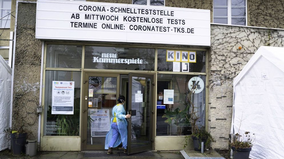 Corona-Testzentrum statt Filmpalast: Kino Neue Kammerspiele in Kleinmachnow, unweit vom Berliner Wannsee.