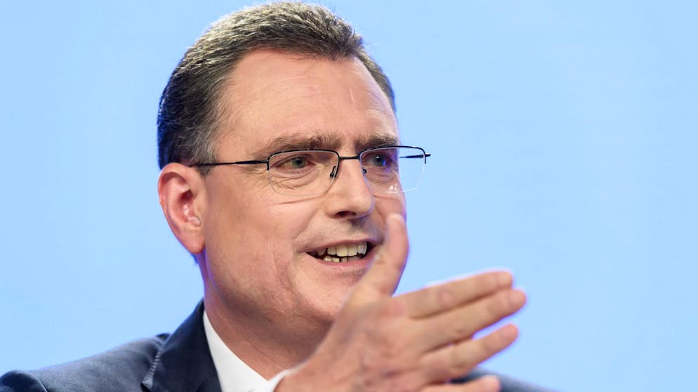 Swiss National Bank's (SNB) Chairman of the Governing Board Thomas Jordan, speaks during a semi-annual conference of Swiss National Bank (SNB BNS), in Bern, Switzerland, Thursday, June 18, 2020. (KEYSTONE/Anthony Anex)