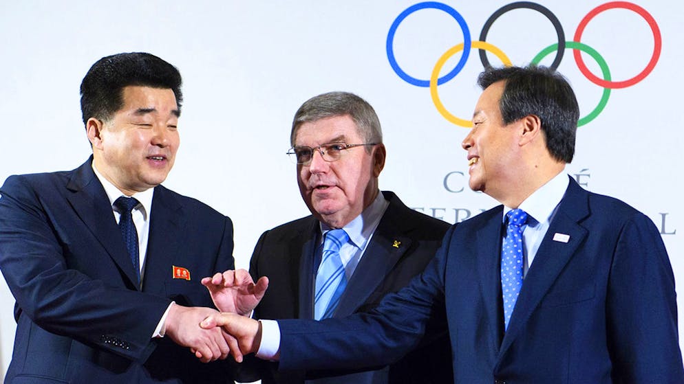 International Olympic Committee (IOC) president Thomas Bach, center, from Germany shakes hands with North Korea's Olympic Committee President and sports minister Kim Il Guk, left, and South Korea's Sports Minister Do Jong-hwan, right, as they arrive for the North and South Korean Olympic Participation Meeting at the International Olympic Committee (IOC) headquarters in Pully near Lausanne, Saturday, January 20, 2018. A decision with regard to the participation of athletes from the National Olympic Committee (NOC) of the Democratic People's Republic of Korea (DPRK) at the Olympic Winter Games PyeongChang 2018 will be taken during this four-party meeting. (KEYSTONE/Laurent Gillieron)